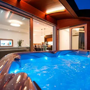 Apartment The Q Superior - A Penthouse With Jacuzzi And Sauna, Rovinj